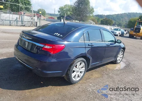 2013 Chrysler 200 Touring z USA, uszkodzony, nr VIN 1C3CCBBB8DN592419